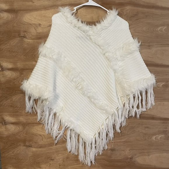 Andrew Marc New York Poncho Sweater One Size White Faux Fur Trim V Neck Fringe - Picture 3 of 6